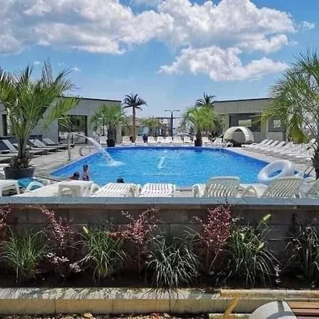Sea Vibes - Alezzi Pool & Langa Plaja Apartment Navodari